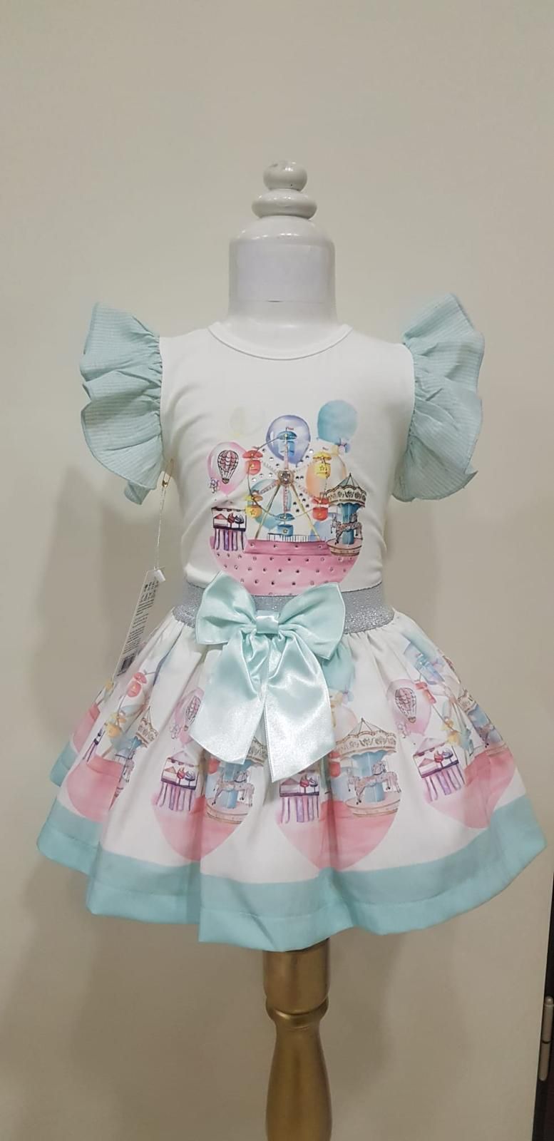Blue and pink carousel set